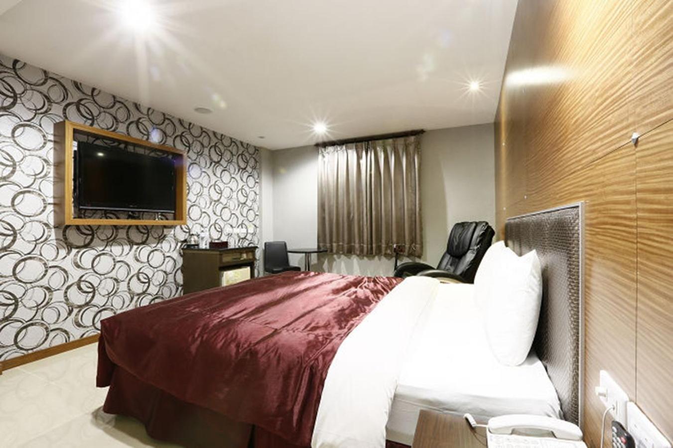 Hua Xiang Motel - Arena Kaohsiung Zewnętrze zdjęcie