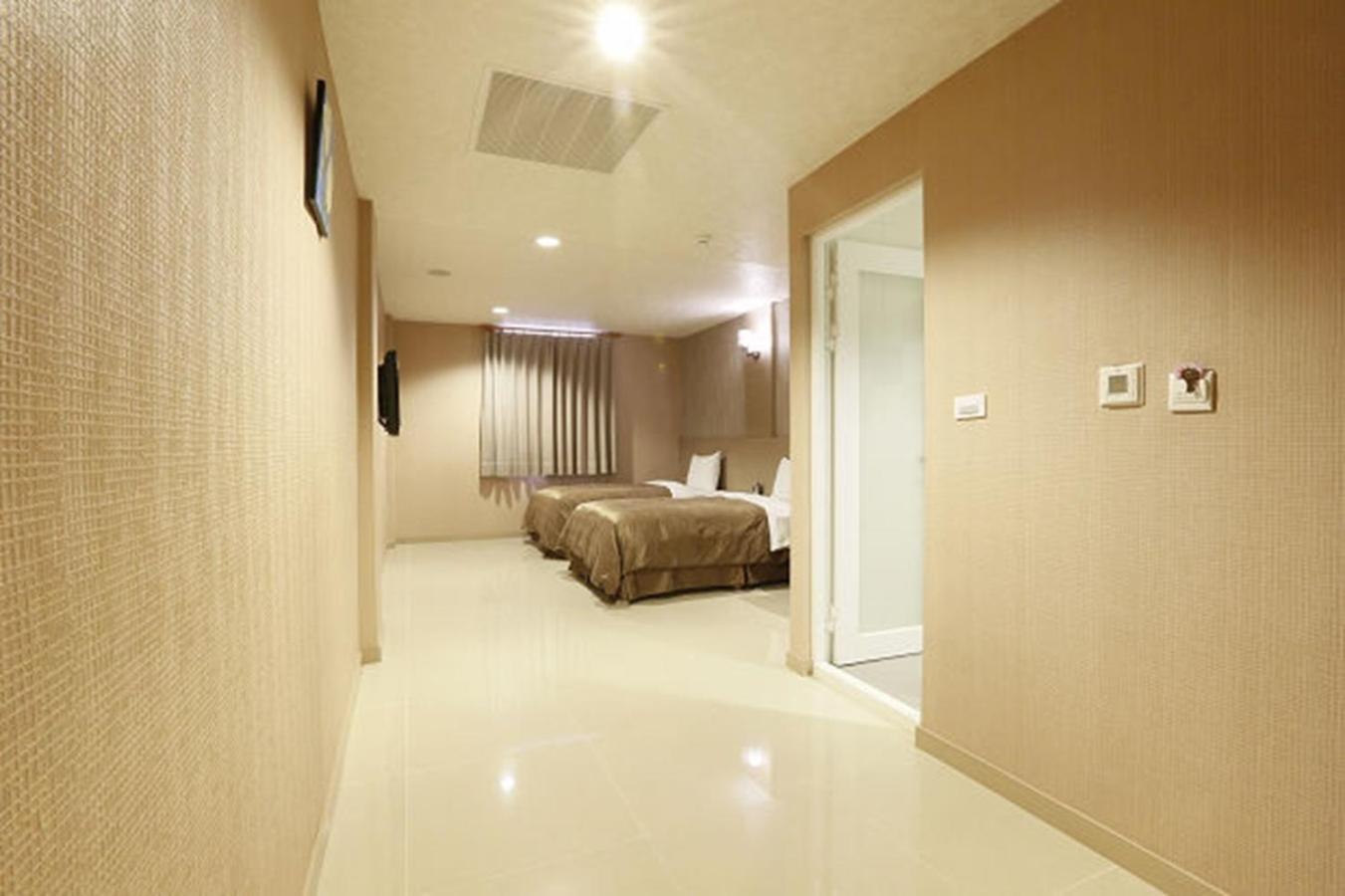 Hua Xiang Motel - Arena Kaohsiung Zewnętrze zdjęcie