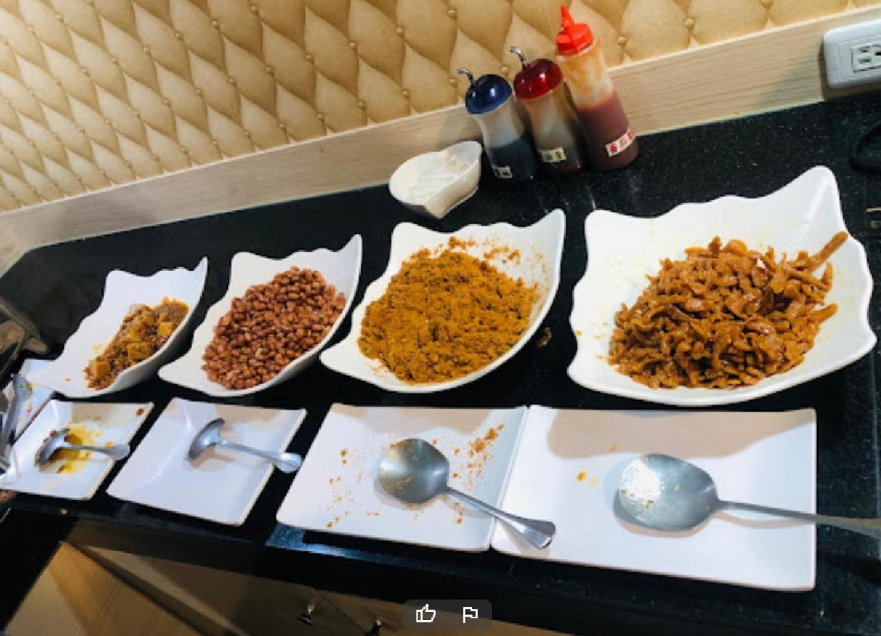 Hua Xiang Motel - Arena Kaohsiung Zewnętrze zdjęcie